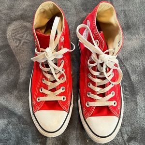 Red converse men’s 6.5 women’s 8.5